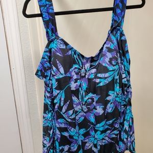 Size 26 swim suit top. Lined as shown in pic. 5$
